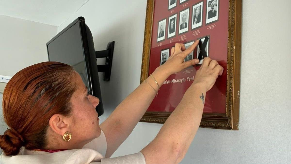Mutlak butlan kararı sonrası CHP'li ilçe başkanı Kılıçdaroğlu'nun fotoğrafını siyah bantla kapattı