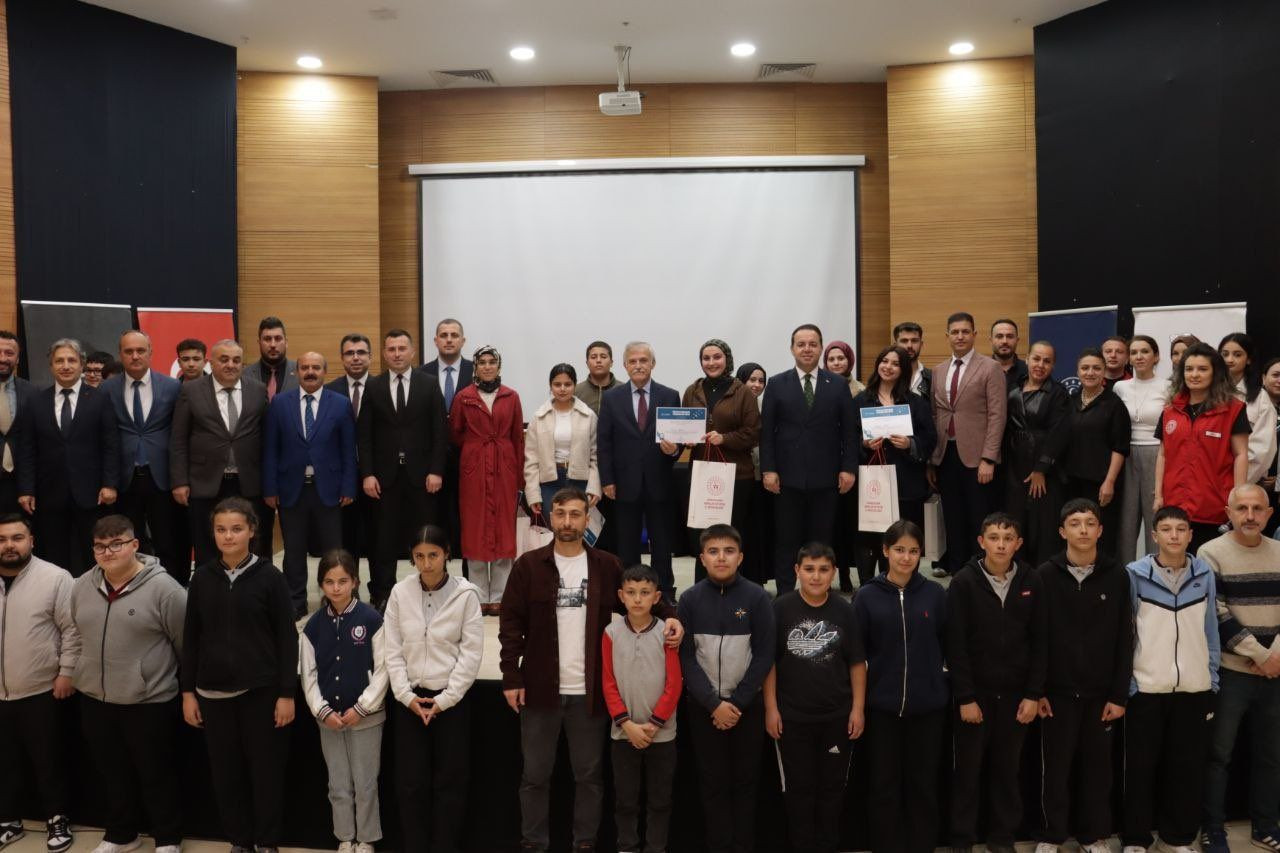 Zonguldak'ta münazara yarışmaları il finali tamamlandı: Şampiyonlar Mersin'e gidiyor